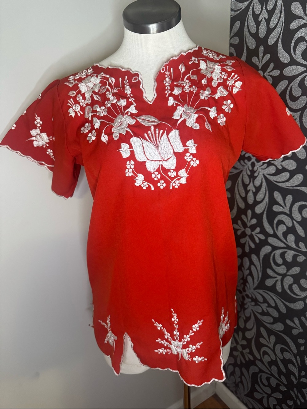 Vintage 70’s Mario De Las Pena’s Embroidered Red Women's Peasant Top